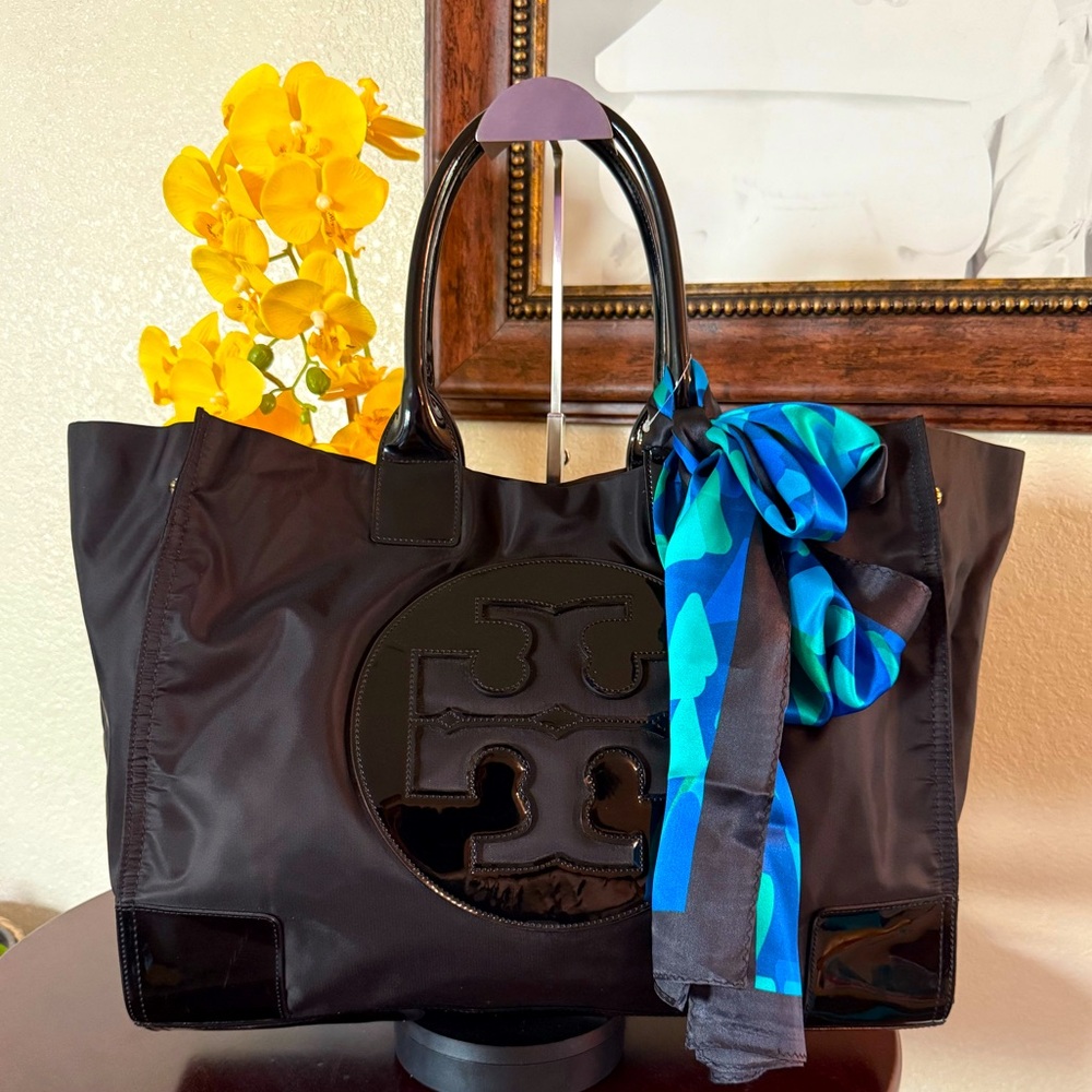 Euc Tory Burch Ella tote with patent leather accents. Minor scratches on bottom